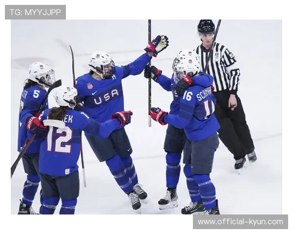 女子冰球半决赛风格对比：美国音乐会式节奏vs加拿大悬疑片式晋级