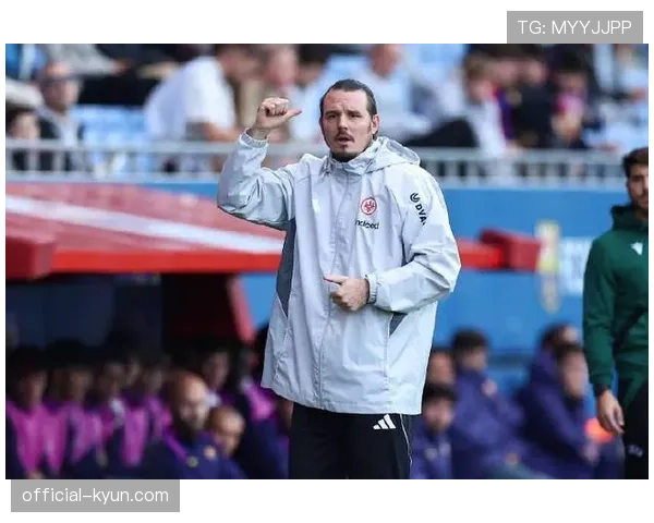 官方：沙尔克04主帅因战绩不佳下课，U19教练暂时接管球队